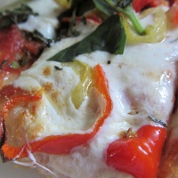 red and green tomato pizza sauce